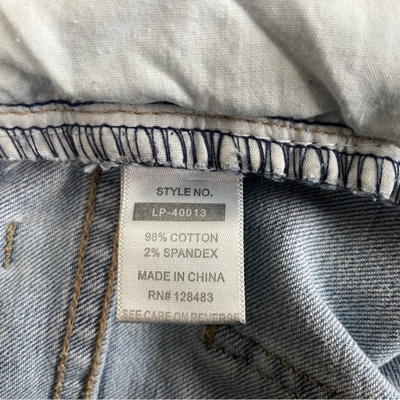 Forever 21 Distressed Cropped Raw Hem Jeans Size Small - Picture 10 of 11